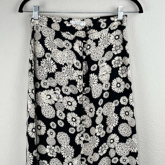Flynn Skye Black White Floral Print Button Front Lightweight Midi Skirt SM/Med - Picture 4 of 14